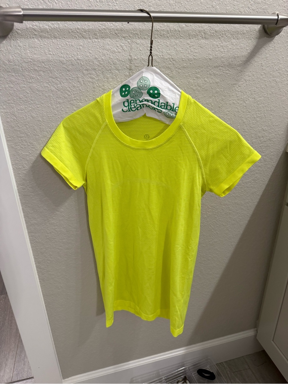 lululemon athletica highlighter Yellow swiftly size 4